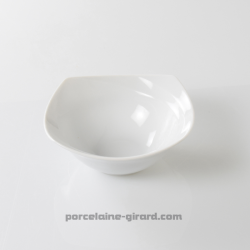 Aux formes originales et épurées, ce saladier sera du plus bel effet sur votre table pour servir le repas./Existe en deux taille