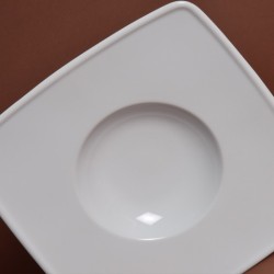 Cette assiette à dégustation et à risotto accueille vos meilleures préparations méditerranéennes. /Epatez vos invités avec un ri
