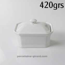 Terrine rectangulaire avec couvercle. Cette terrine en porcelaine sera idéale pour concevoir vos patés. De plus, grace à son jol