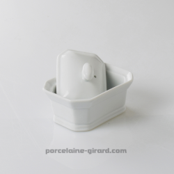 Terrine rectangulaire avec couvercle. Cette terrine en porcelaine sera idéale pour concevoir vos patés. De plus, grace à son jol