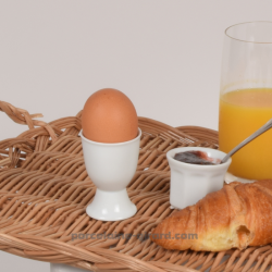Mise en bouche creuse, en forme de mini pot à confiture./