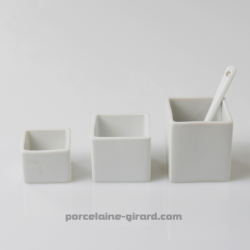 Mini cube. Existe en trois tailles. /Passent au lave-vaisselle, au micro-ondes et au four./5cl