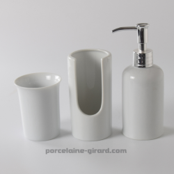 Pompe à savon de forme ronde en porcelaine blanche./Contenance 26CL