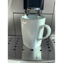 Tasse pour Capuccino, originale grace a sa base carrée et son bord rond. /Contenance 15cl./Se complète avec sa sous tasse, ref 7