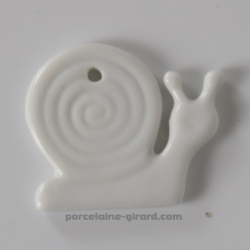 Bijou à accrocher au cou, il peut aussi servir de porte-clés. /Grace à sa forme et ses reliefs, les décoratrices pourront facile
