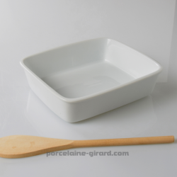 Ce plat à à four permet de préparer de délicieux repas.  En porcelaine, il passe au four, au micro-ondes, et au lave-vaisselle./